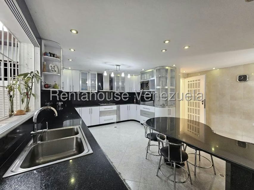 Casa (Duplex) en Venta en Cumbres de Curumo, Distrito Metropolitano - 47