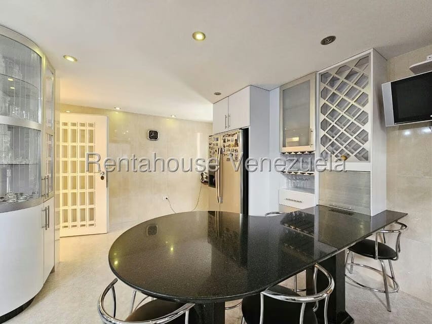 Casa (Duplex) en Venta en Cumbres de Curumo, Distrito Metropolitano - 48