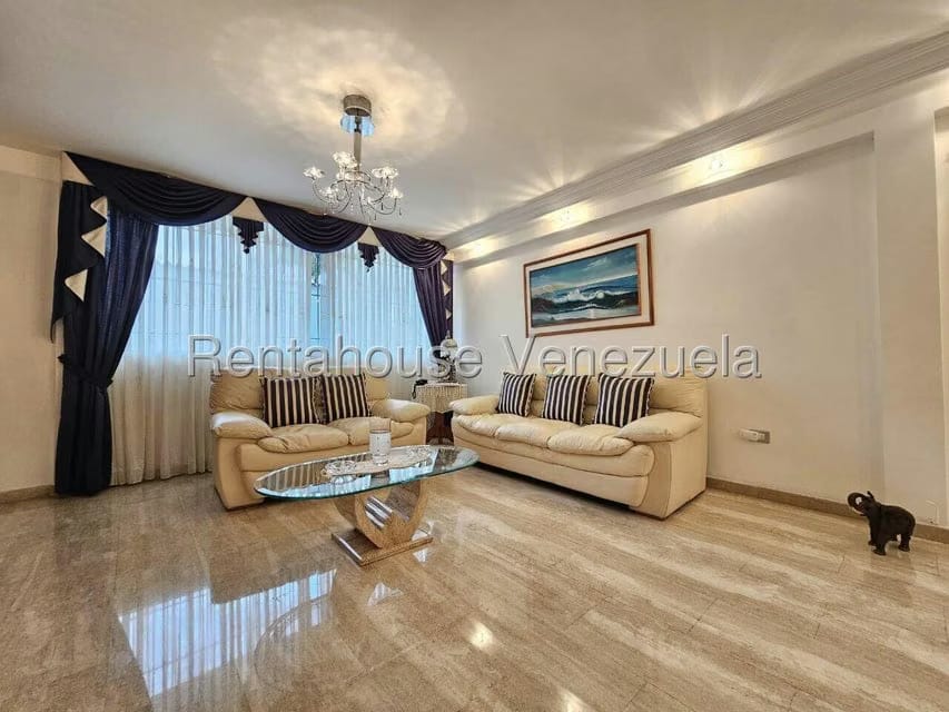 Casa (Duplex) en Venta en Cumbres de Curumo, Distrito Metropolitano - 49