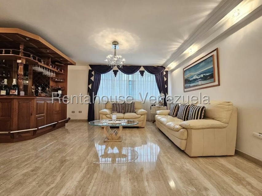 Casa (Duplex) en Venta en Cumbres de Curumo, Distrito Metropolitano - 50