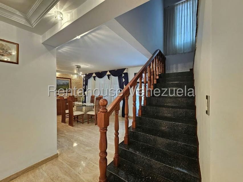 Casa (Duplex) en Venta en Cumbres de Curumo, Distrito Metropolitano - 51