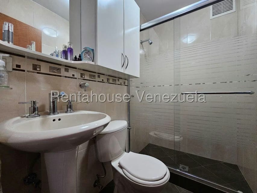 Casa (Duplex) en Venta en Cumbres de Curumo, Distrito Metropolitano - 57