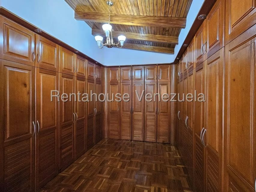 Casa (Duplex) en Venta en Cumbres de Curumo, Distrito Metropolitano - 60