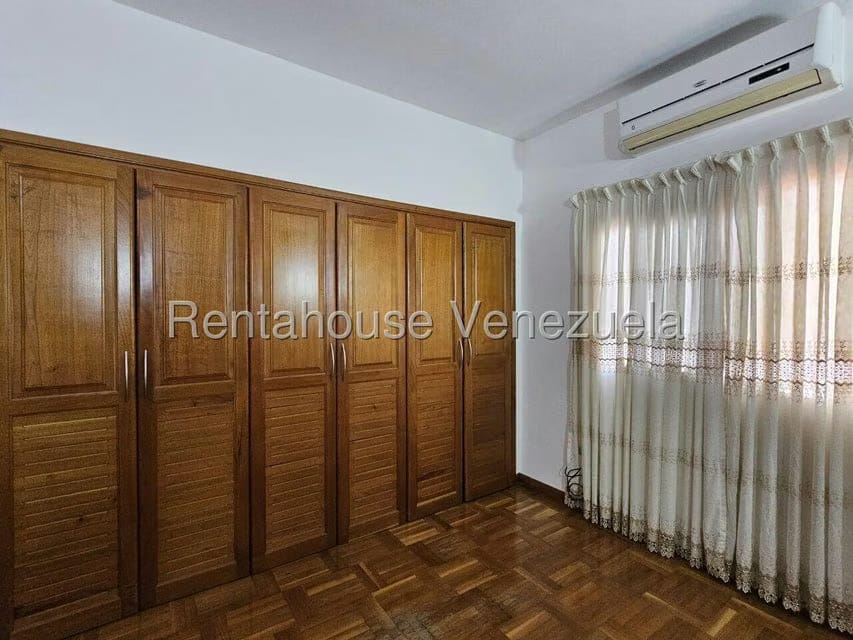 Casa (Duplex) en Venta en Cumbres de Curumo, Distrito Metropolitano - 65