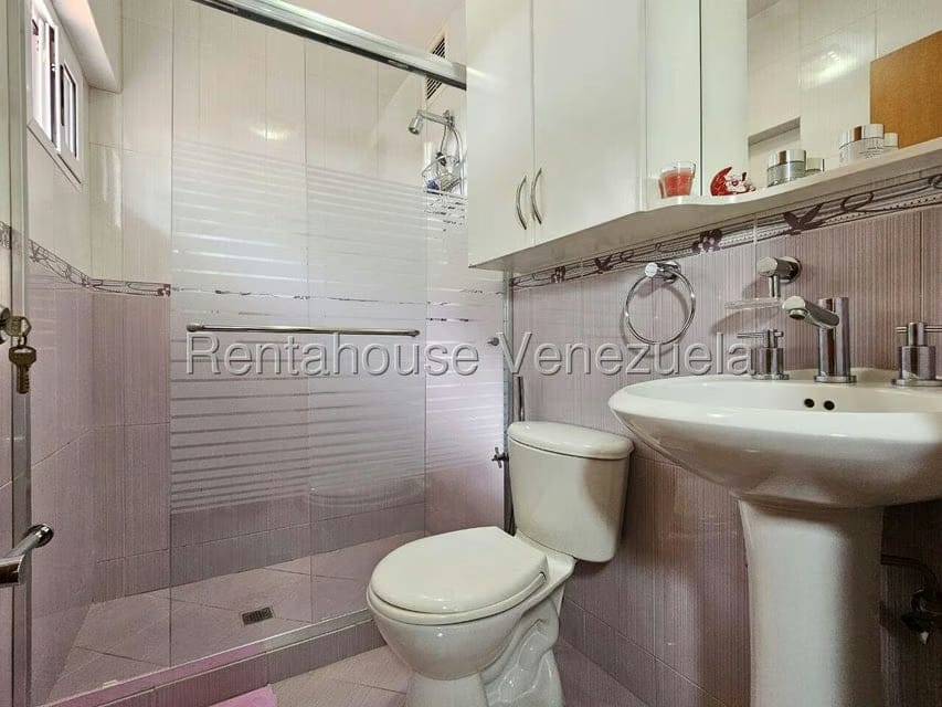 Casa (Duplex) en Venta en Cumbres de Curumo, Distrito Metropolitano - 67