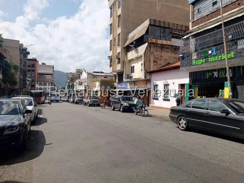 Casa (Multipes Niveles) en Venta en Guatire, Miranda - 2