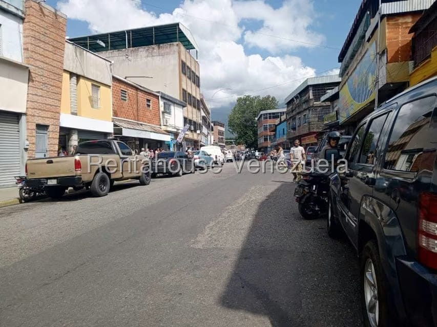 Casa (Multipes Niveles) en Venta en Guatire, Miranda - 3