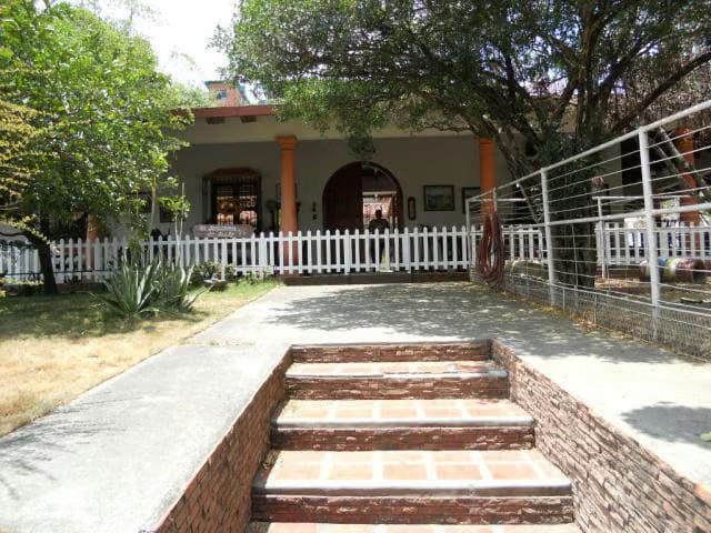 Casa (Colonial) en Venta en Las Barrancas, Miranda - 2