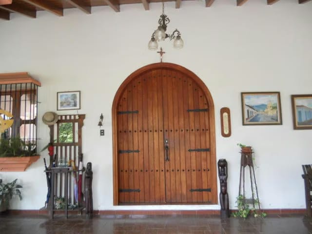 Casa (Colonial) en Venta en Las Barrancas, Miranda - 14