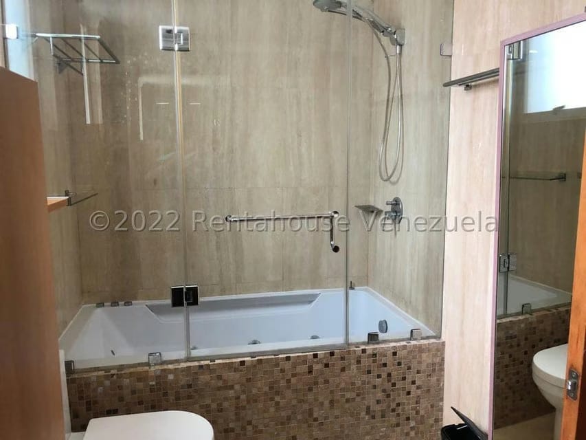 Apartamento (Duplex) en Venta en Los Chorros, Distrito Metropolitano - 28