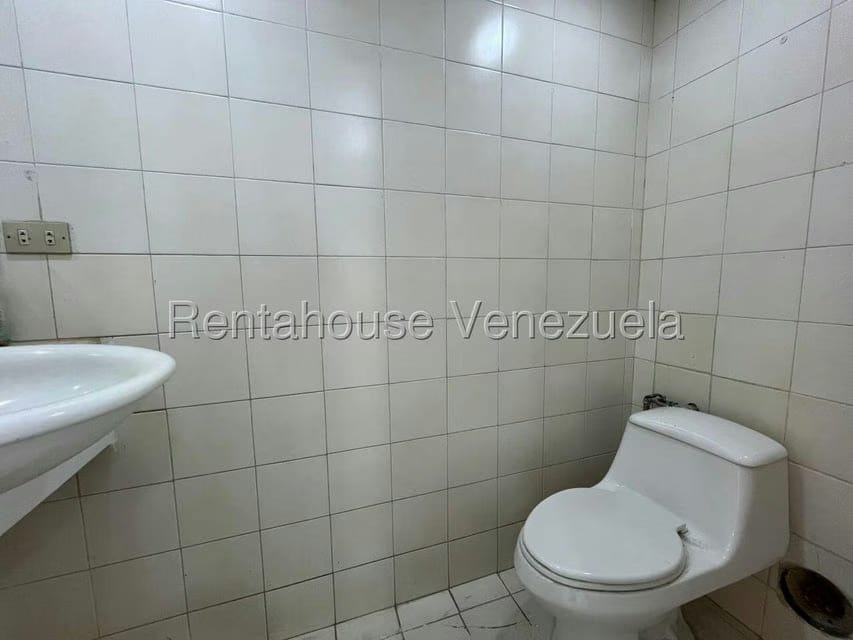 Comercial (Local Comercial) en Alquiler en La Castellana, Distrito Metropolitano - 12