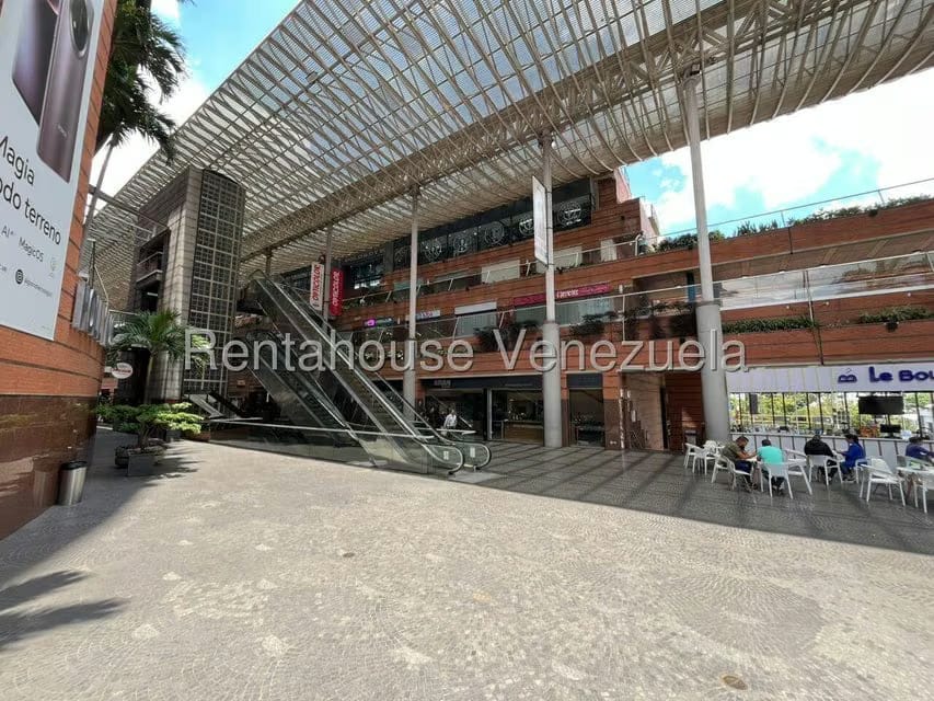 Comercial (Local Comercial) en Alquiler en La Castellana, Distrito Metropolitano - 3