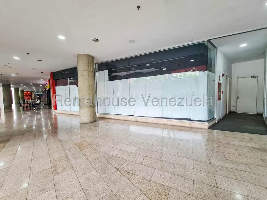 Comercial (Local Comercial) en Alquiler en Los Dos Caminos, Distrito Metropolitano - 17