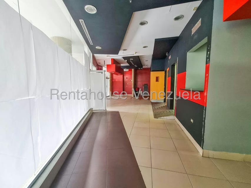 Comercial (Local Comercial) en Alquiler en Los Dos Caminos, Distrito Metropolitano - 5