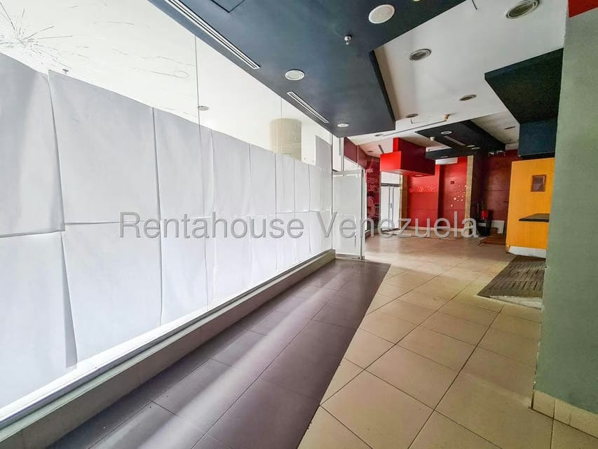 Comercial (Local Comercial) en Alquiler en Los Dos Caminos, Distrito Metropolitano - 6
