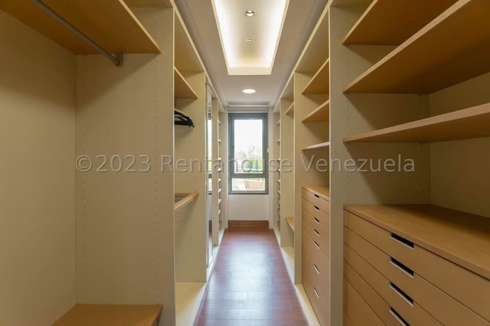 Casa (Multipes Niveles) en Venta en Mirador de Los Campitos I, Distrito Metropolitano - 37