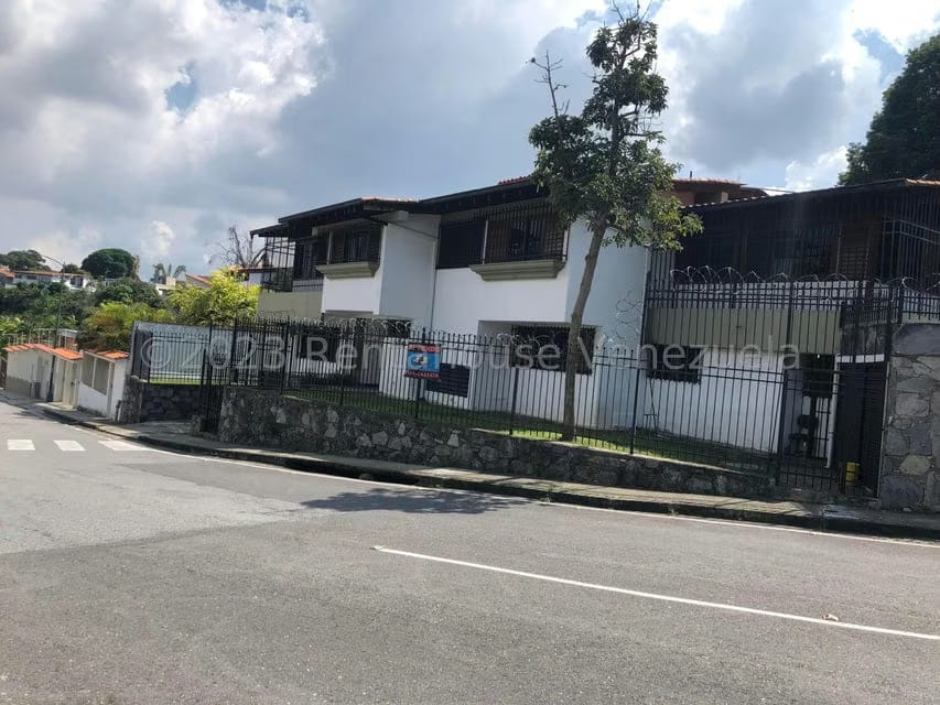 Casa (Multipes Niveles) en Venta en Cumbres de Curumo, Distrito Metropolitano - 2