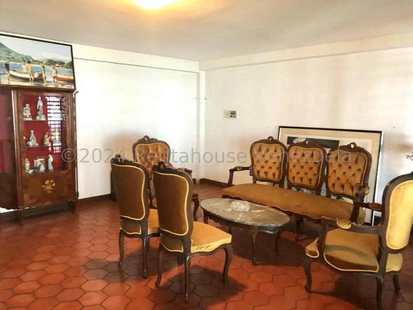 Casa (Multipes Niveles) en Venta en Cumbres de Curumo, Distrito Metropolitano - 11