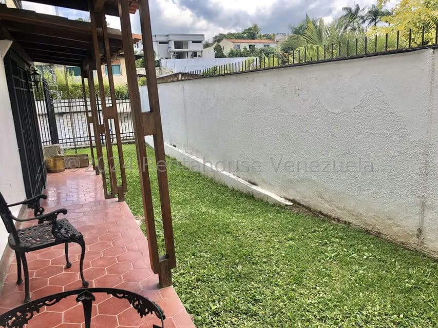 Casa (Multipes Niveles) en Venta en Cumbres de Curumo, Distrito Metropolitano - 24