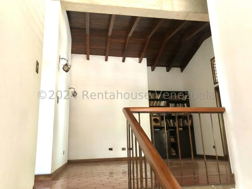 Casa (Multipes Niveles) en Venta en Cumbres de Curumo, Distrito Metropolitano - 31