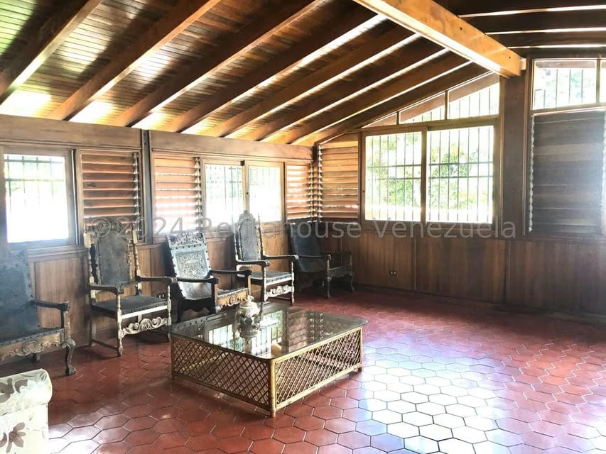 Casa (Multipes Niveles) en Venta en Cumbres de Curumo, Distrito Metropolitano - 33