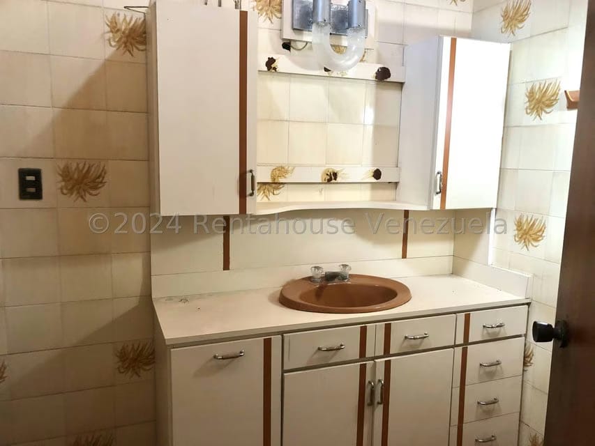 Casa (Multipes Niveles) en Venta en Cumbres de Curumo, Distrito Metropolitano - 41