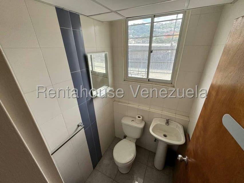Comercial (Oficina) en Alquiler en Los Chaguaramos, Distrito Metropolitano - 11