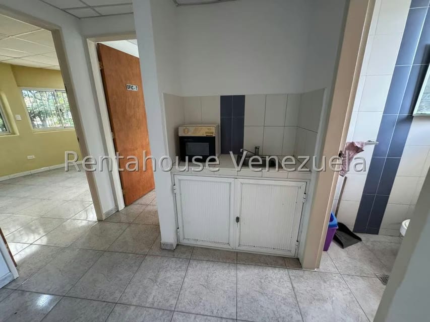 Comercial (Oficina) en Alquiler en Los Chaguaramos, Distrito Metropolitano - 12