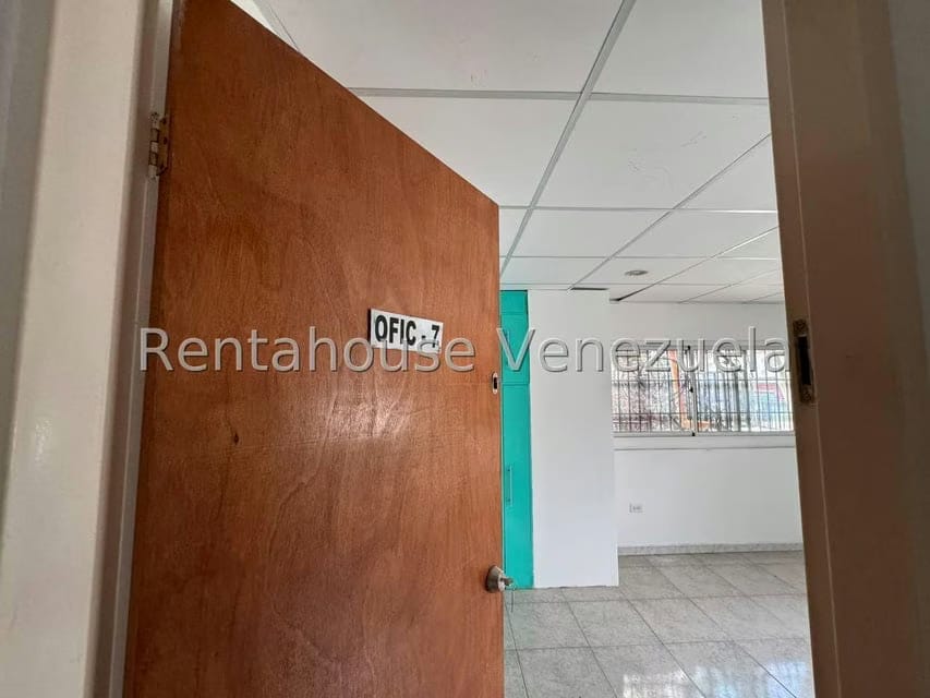 Comercial (Oficina) en Alquiler en Los Chaguaramos, Distrito Metropolitano - 13