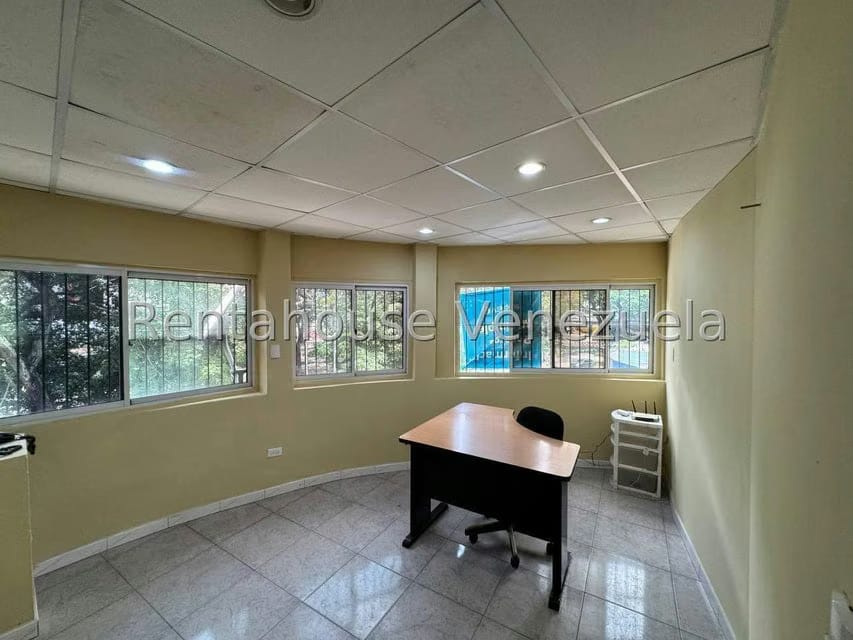 Comercial (Oficina) en Alquiler en Los Chaguaramos, Distrito Metropolitano - 20