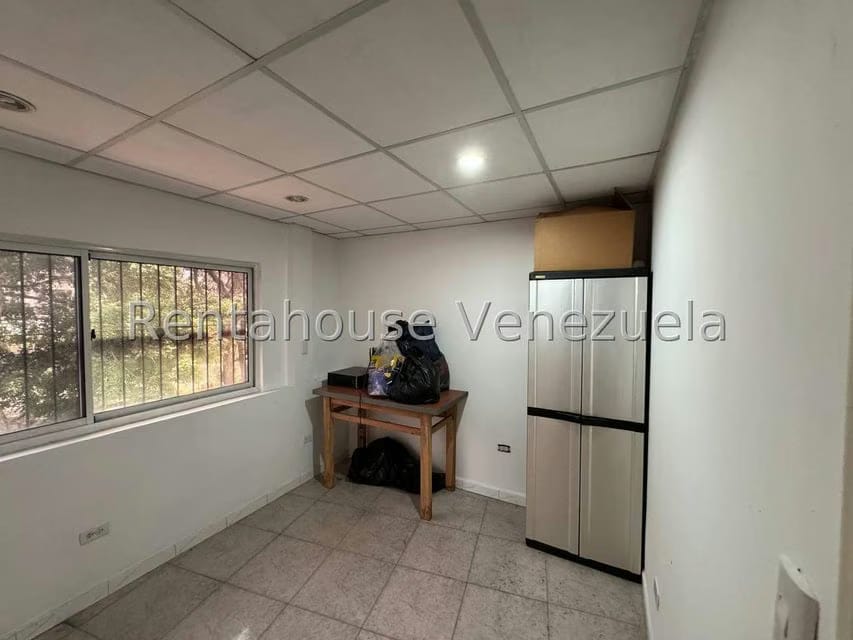 Comercial (Oficina) en Alquiler en Los Chaguaramos, Distrito Metropolitano - 24