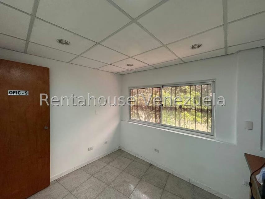 Comercial (Oficina) en Alquiler en Los Chaguaramos, Distrito Metropolitano - 25