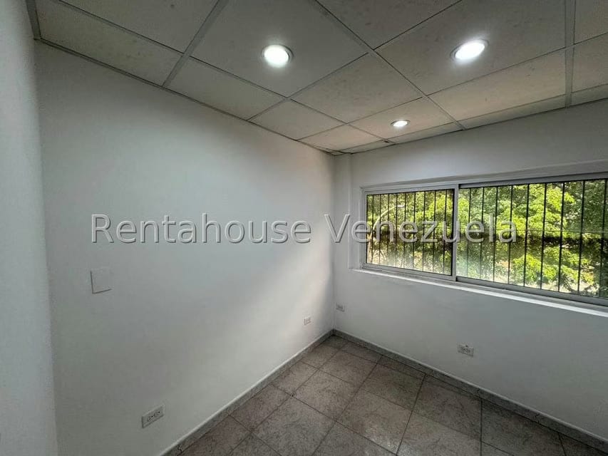 Comercial (Oficina) en Alquiler en Los Chaguaramos, Distrito Metropolitano - 28