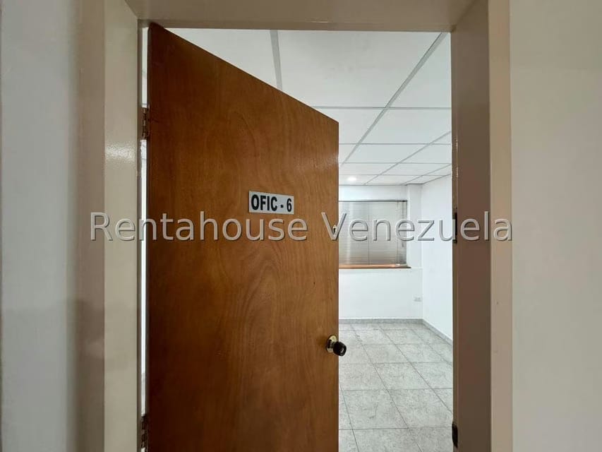 Comercial (Oficina) en Alquiler en Los Chaguaramos, Distrito Metropolitano - 4
