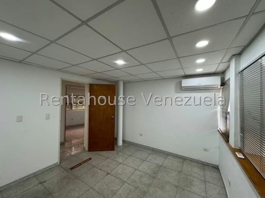 Comercial (Oficina) en Alquiler en Los Chaguaramos, Distrito Metropolitano - 6