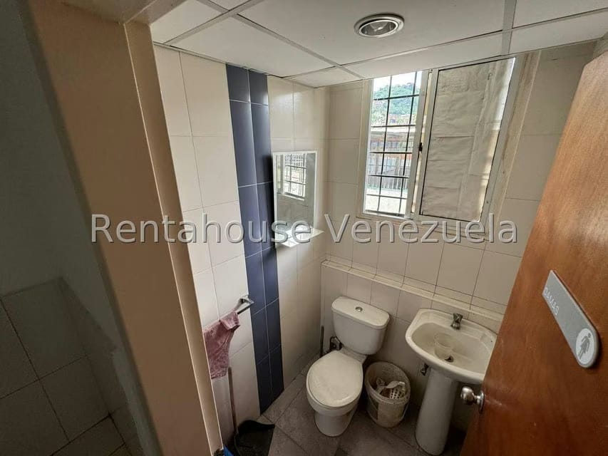 Comercial (Oficina) en Alquiler en Los Chaguaramos, Distrito Metropolitano - 10