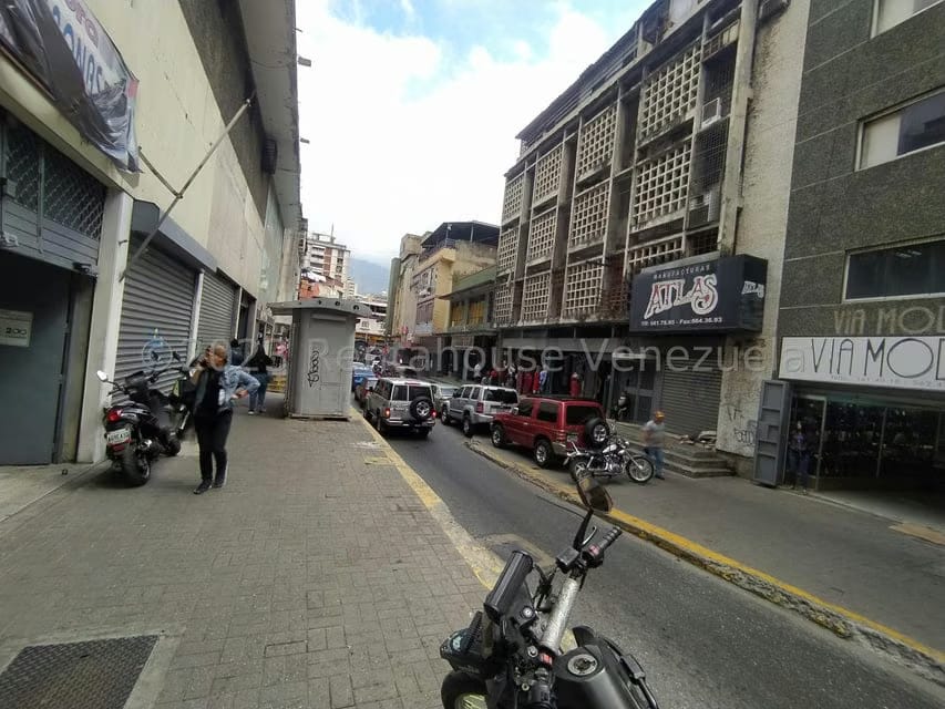 Comercial (Local Comercial) en Alquiler en Parroquia Catedral, Distrito Metropolitano - 14