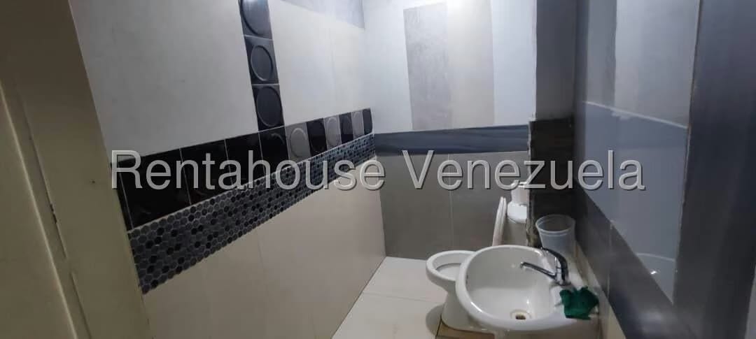 Comercial (Local Comercial) en Alquiler en San Martin, Distrito Metropolitano - 11