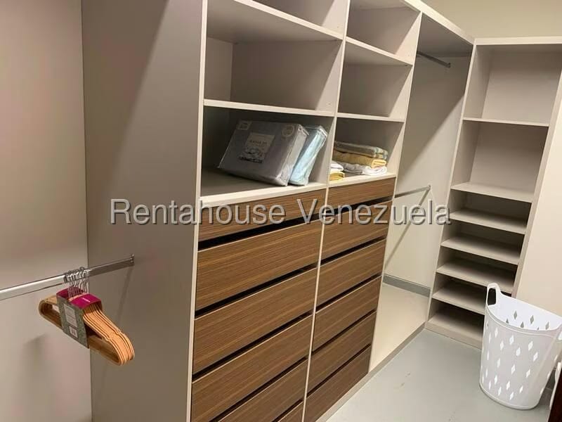 Apartamento (1 Nivel) en Alquiler en Campo Alegre, Distrito Metropolitano - 9
