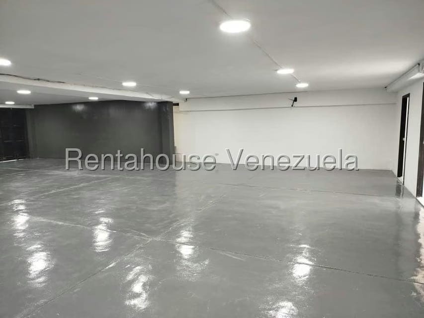 Comercial (Local Comercial) en Alquiler en Los Dos Caminos, Distrito Metropolitano - 5