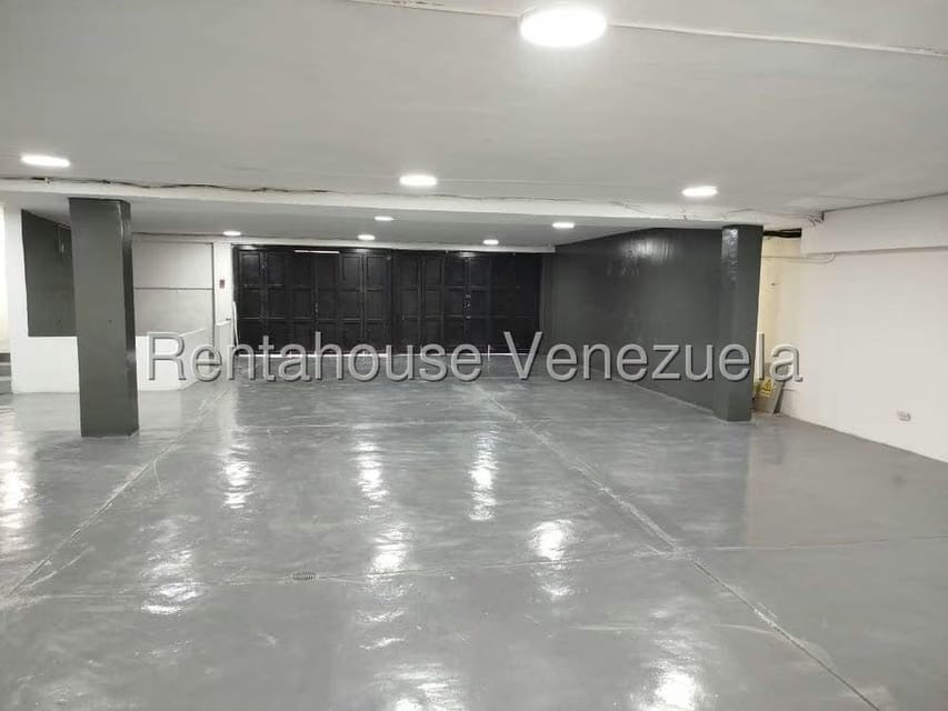 Comercial (Local Comercial) en Alquiler en Los Dos Caminos, Distrito Metropolitano - 8