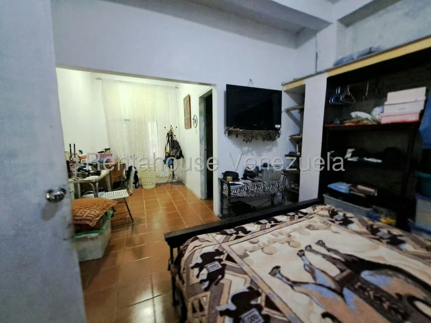 Casa (1 Nivel) en Venta en Avenida Principal Cecilio Acosta, Miranda - 12