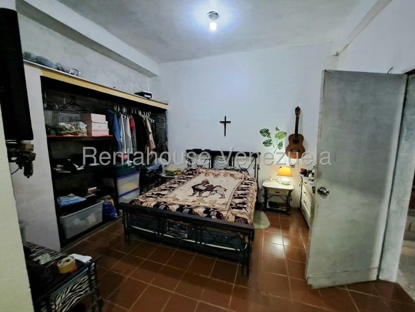 Casa (1 Nivel) en Venta en Avenida Principal Cecilio Acosta, Miranda - 13