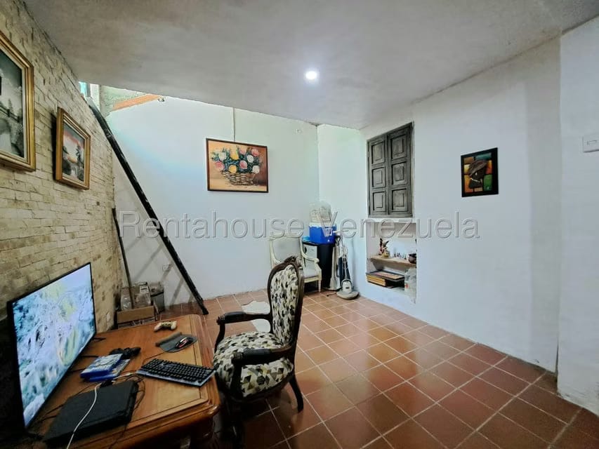 Casa (1 Nivel) en Venta en Avenida Principal Cecilio Acosta, Miranda - 17