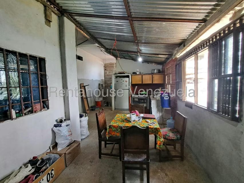 Casa (1 Nivel) en Venta en Avenida Principal Cecilio Acosta, Miranda - 10