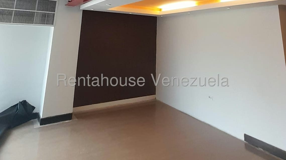 Comercial (Local Comercial) en Alquiler en Sector San Pedro, Miranda - 11