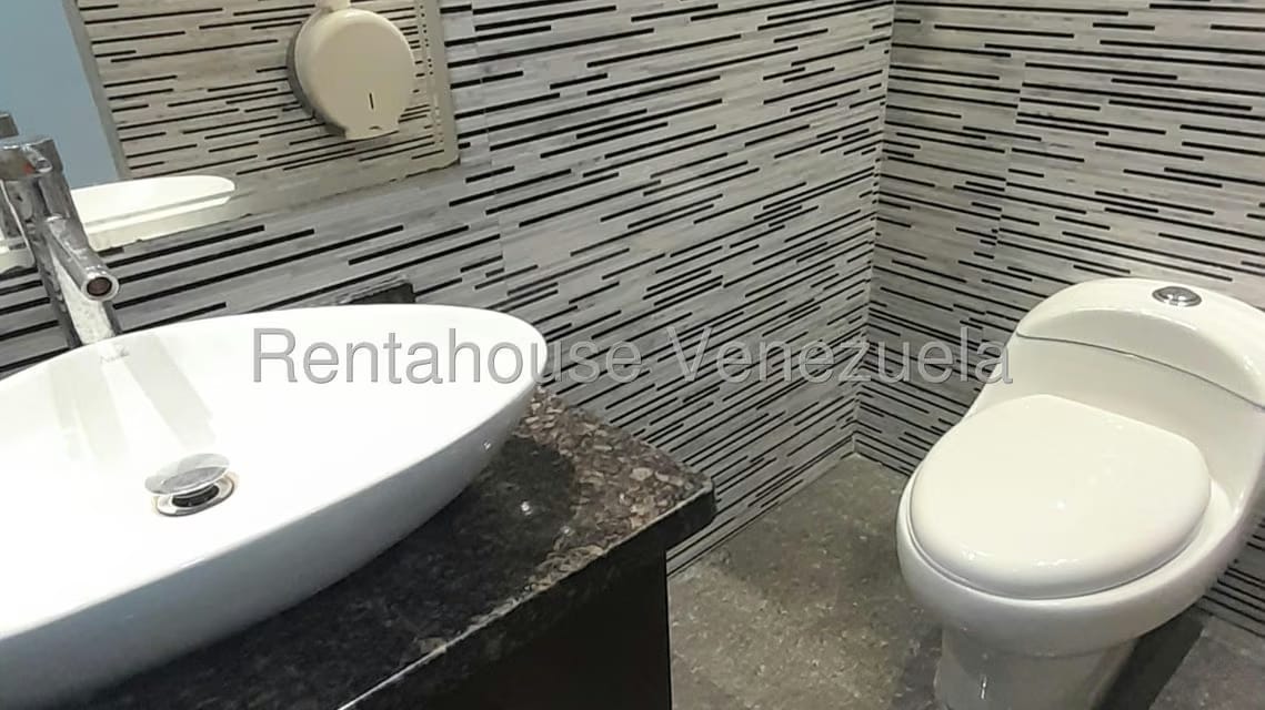 Comercial (Local Comercial) en Alquiler en Sector San Pedro, Miranda - 13