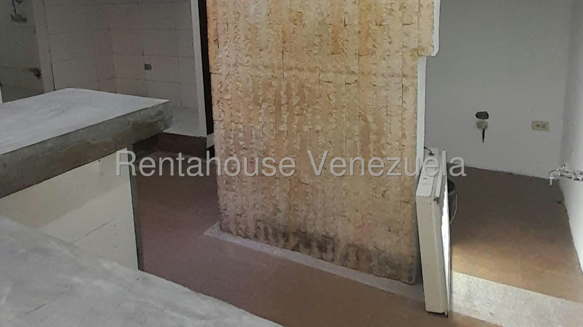 Comercial (Local Comercial) en Alquiler en Sector San Pedro, Miranda - 17