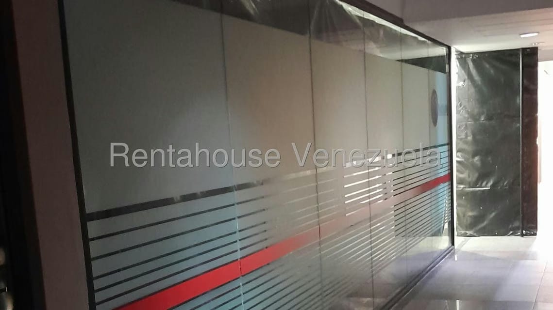 Comercial (Local Comercial) en Alquiler en Sector San Pedro, Miranda - 4