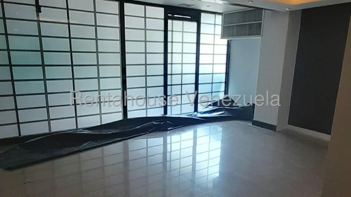Comercial (Local Comercial) en Alquiler en Sector San Pedro, Miranda - 6